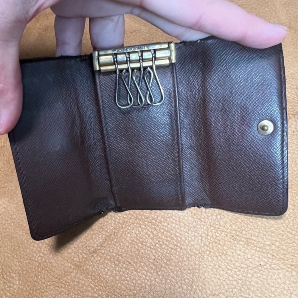 LOUIS VUITTON Damier Ebene Multicles 4 Key Holder - Picture 4 of 4